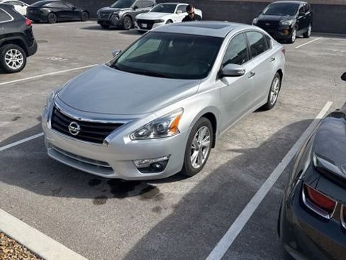 Used 2013 Nissan Altima 2.5 SV w/ 2.5SV Convenience Pkg image 4