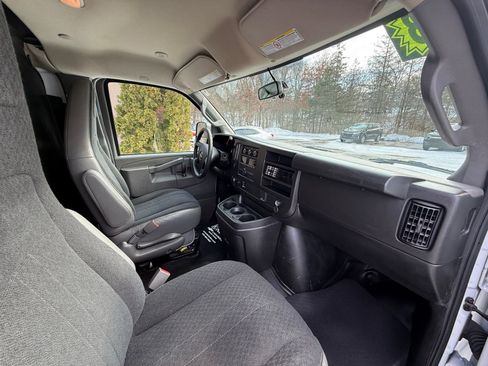 Used 2023 GMC Savana 2500 image 8