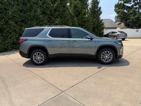 Used 2023 Chevrolet Traverse LT FWD image 32