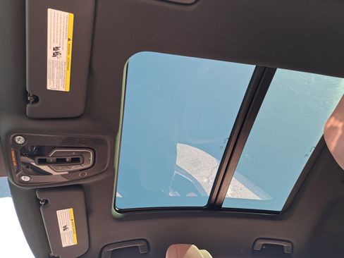 Used 2024 Audi Q8 e-tron Premium Plus image 33