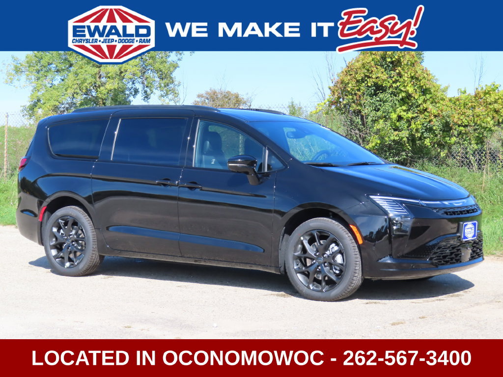 New 2027 Chrysler Pacifica Limited w/ Family Tech Group AWD/4WD image 1