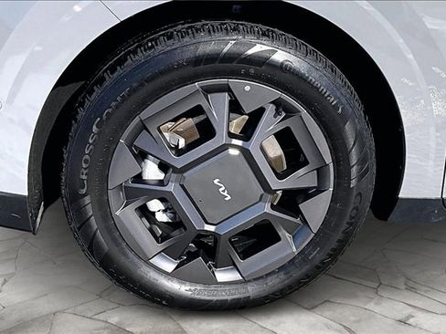 Certified 2025 Kia Carnival SX image 8