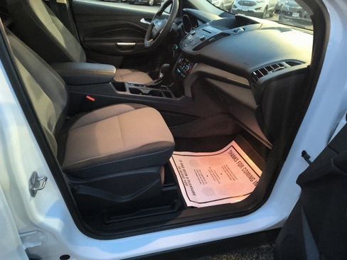 Used 2017 Ford Escape SE w/ SE Cold Weather Package image 18