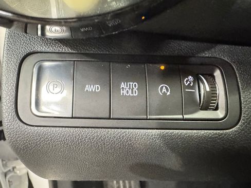 New 2026 Chevrolet Equinox LT w/ Convenience Package II AWD/4WD image 18