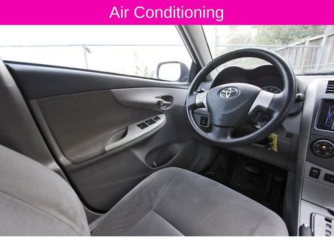 Used 2013 Toyota Corolla LE image 9