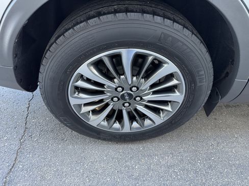 Used 2019 Lincoln Nautilus Select image 38