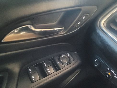 Used 2019 Chevrolet Equinox LT FWD image 27