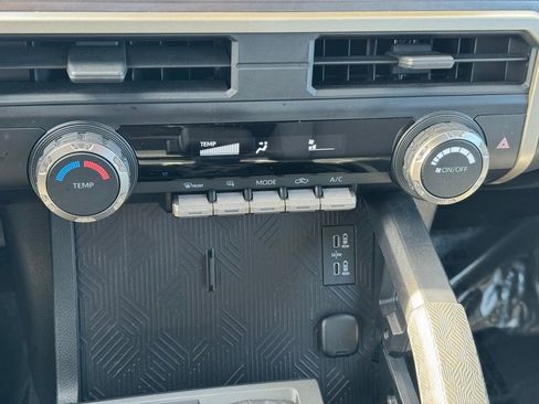 Used 2024 Toyota Tacoma SR5 AWD/4WD image 15