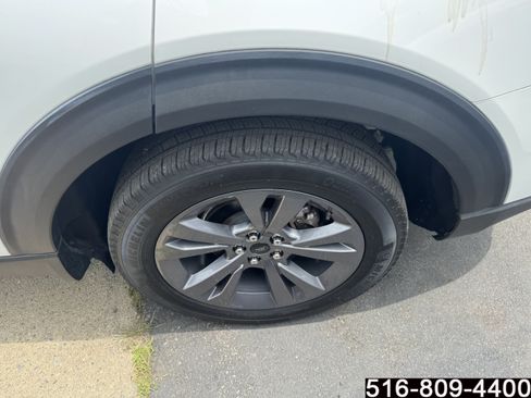 Used 2022 Ford Explorer XLT w/ Equipment Group 202A AWD/4WD image 11