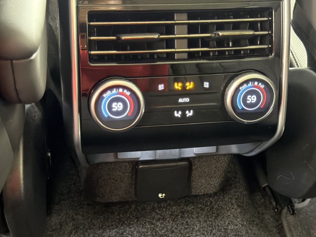 Used 2025 Land Rover Range Rover SE AWD/4WD image 34