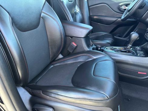 Certified 2022 Jeep Cherokee Trailhawk w/ Comfort/Convenience Group image 18