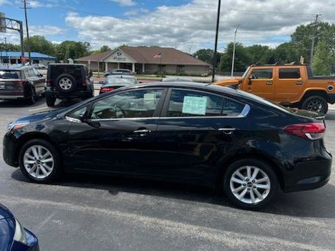 Used 2017 Kia Forte S w/ S Premium Package image 2