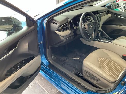 Certified 2020 Toyota Camry SE image 9