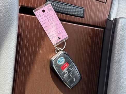 Used 2022 Toyota Sienna LE image 25