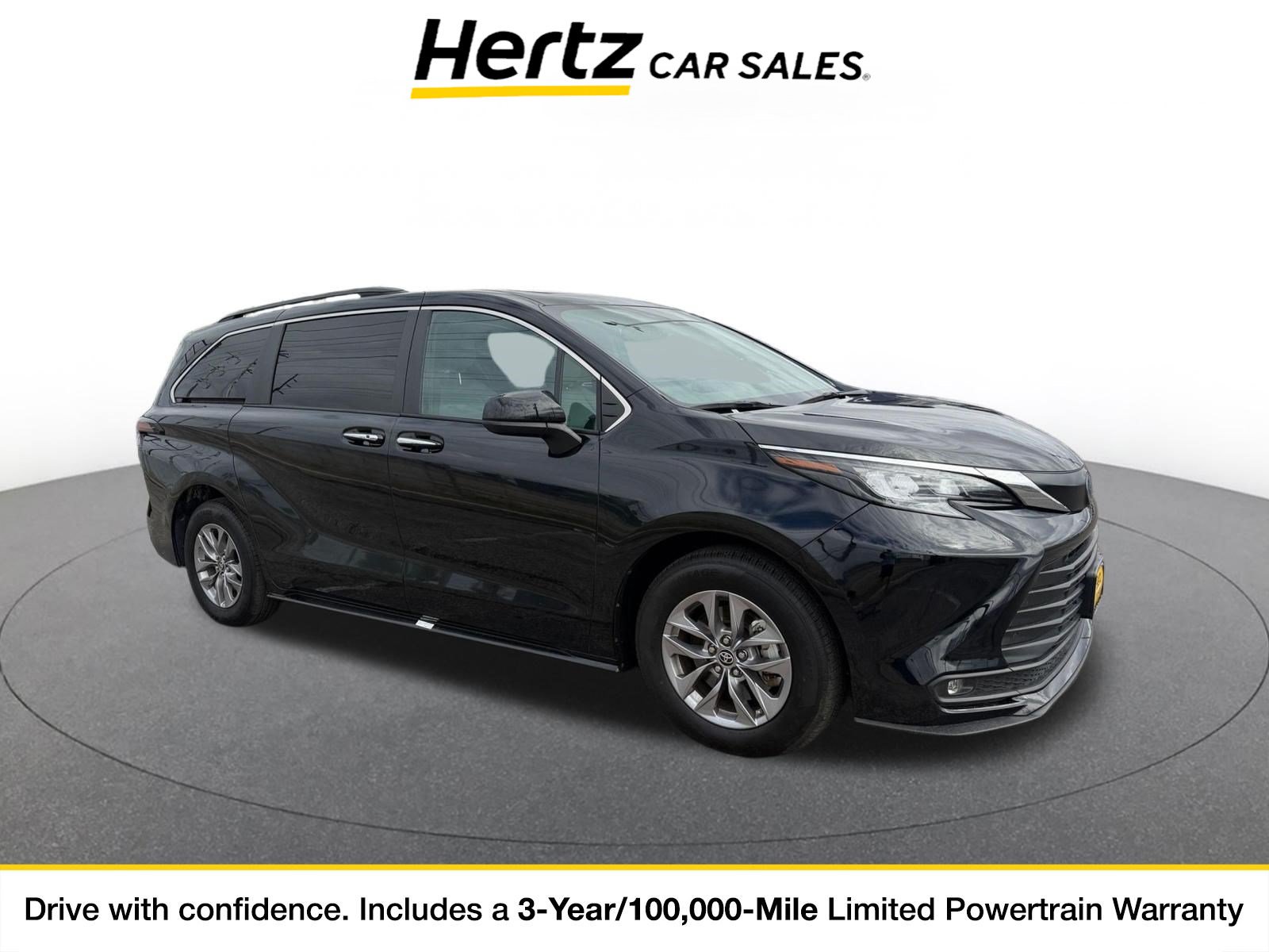Used 2025 Toyota Sienna XLE FWD image 1