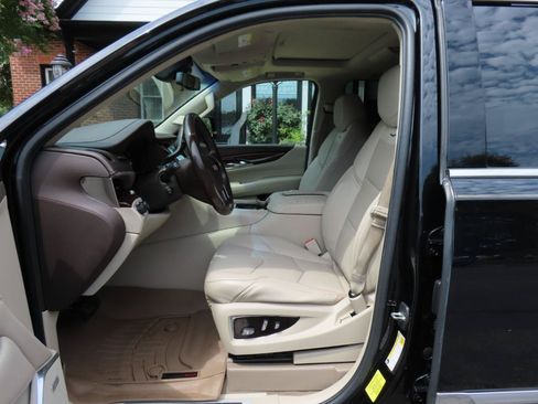 Used 2017 Cadillac Escalade ESV Luxury AWD/4WD image 15