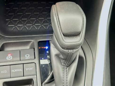 Used 2025 Toyota RAV4 XLE FWD image 25