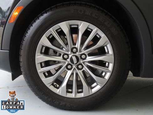 Used 2025 Cadillac XT4 Premium Luxury image 28