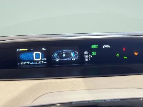 Used 2017 Toyota Prius Three image 11