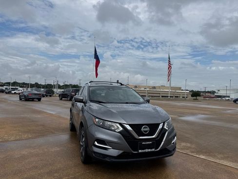 Used 2022 Nissan Rogue Sport SL FWD image 3