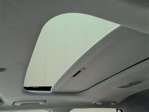 New 2025 Hyundai Venue SEL image 11