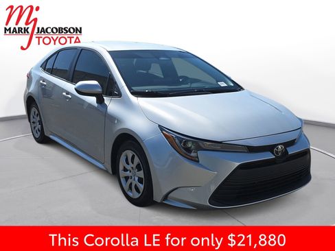 Used 2025 Toyota Corolla LE FWD image 5