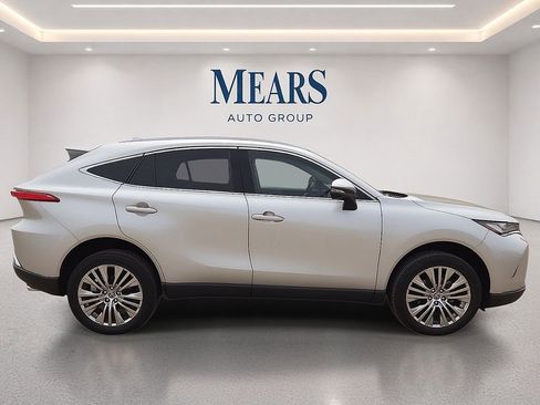Used 2023 Toyota Venza XLE AWD/4WD image 6