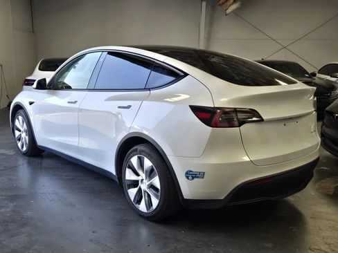 Used 2020 Tesla Model Y Long Range AWD/4WD image 2