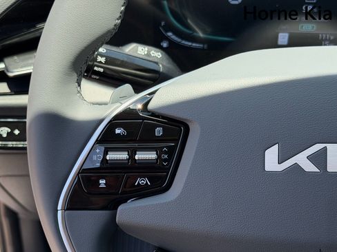 New 2026 Kia Niro EX FWD image 14
