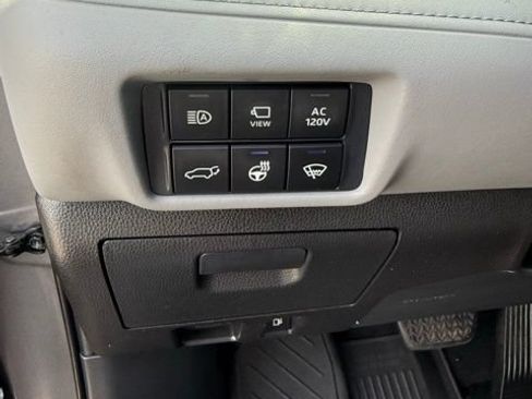 Certified 2021 Toyota Highlander Platinum AWD/4WD image 16
