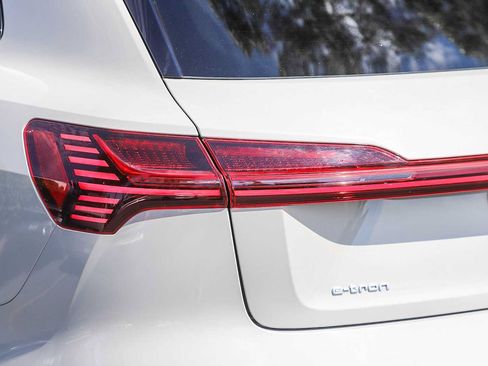 Used 2021 Audi e-tron Premium w/ Convenience Plus Package AWD/4WD image 9