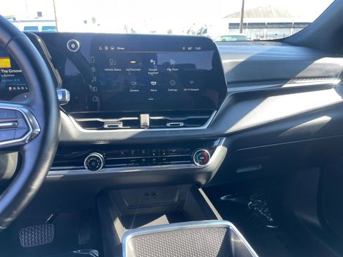 Used 2025 Chevrolet Equinox LT image 18