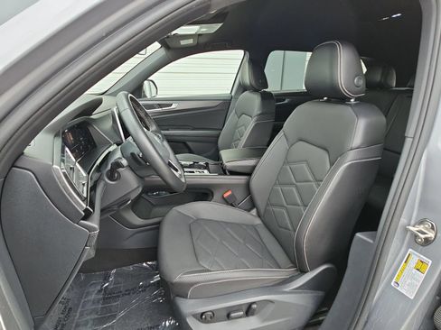 Certified 2024 Volkswagen Atlas Cross Sport SE FWD image 15