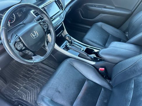 Used 2017 Honda Accord Touring image 10