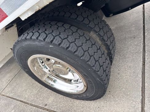 Used 2012 Ford F550 4x4 Regular Cab Super Duty w/ Payload Upgrade Pkg image 16