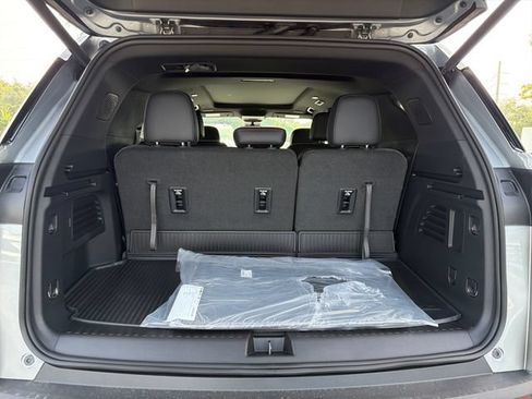 New 2026 Chevrolet Traverse Z71 w/ Driver Confidence Package AWD/4WD image 11
