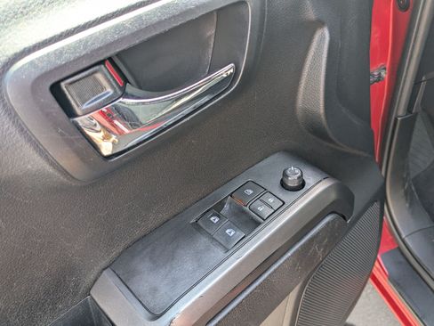 Used 2021 Toyota Tacoma TRD Off-Road w/ Technology Package AWD/4WD image 16