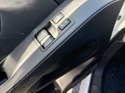 Used 2024 Nissan Frontier S w/ S Utility Package image 31