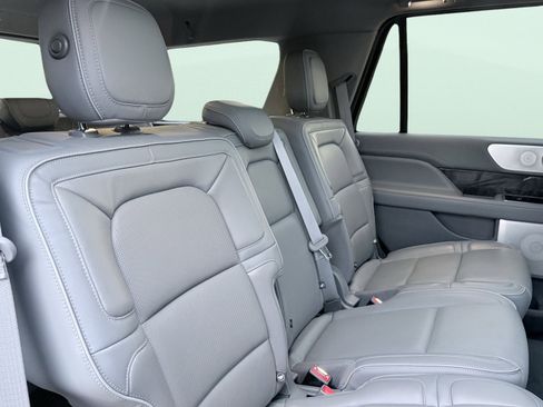 Used 2018 Lincoln Navigator Reserve w/ Technology Package image 47