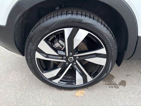 Certified 2025 Volvo XC40 B5 Plus image 15