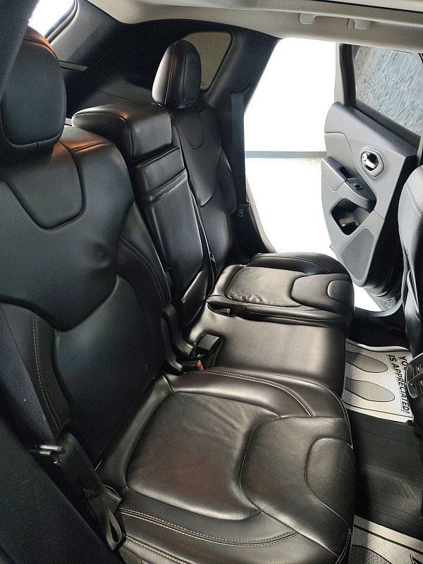 Used 2017 Jeep Cherokee Limited AWD/4WD image 18