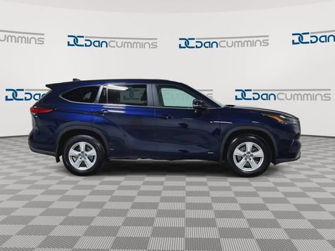 Used 2023 Toyota Highlander LE image 9