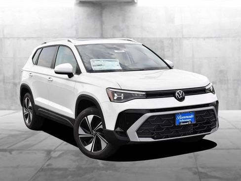 New 2026 Volkswagen Taos SE AWD/4WD image 2