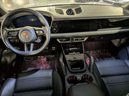 Certified 2025 Porsche Cayenne S image 7