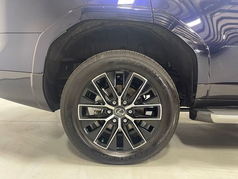 Used 2025 Lexus GX 550 w/ Accessory Package (2T) AWD/4WD image 15