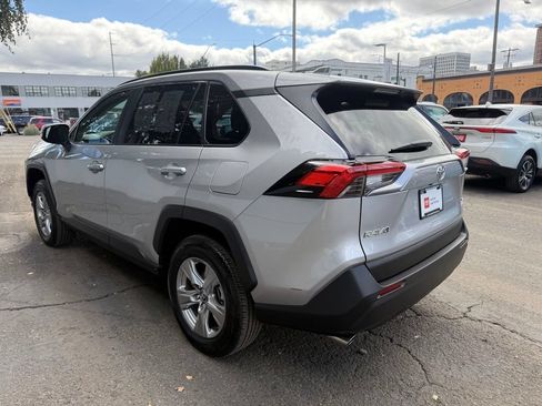 Used 2025 Toyota RAV4 XLE w/ Convenience Package AWD/4WD image 5