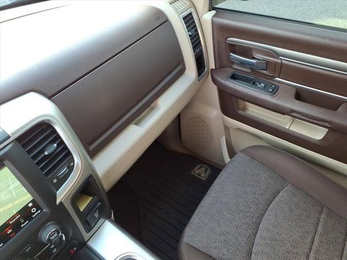 Used 2018 RAM 1500 SLT image 25