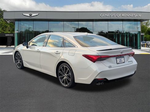 Used 2022 Toyota Avalon Touring image 5