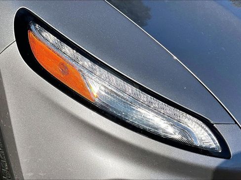 Used 2017 Jeep Cherokee Latitude w/ Cold Weather Group image 28