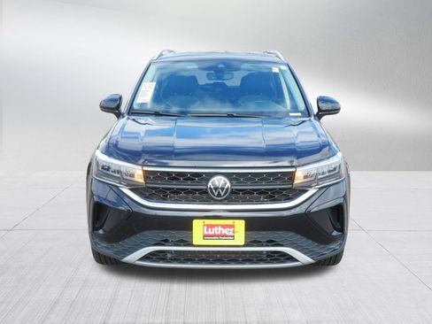 Used 2023 Volkswagen Taos SE w/ Panoramic Sunroof Package AWD/4WD image 2